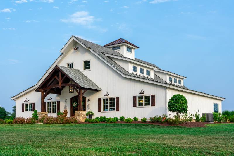 Preakness Saratoga Barn