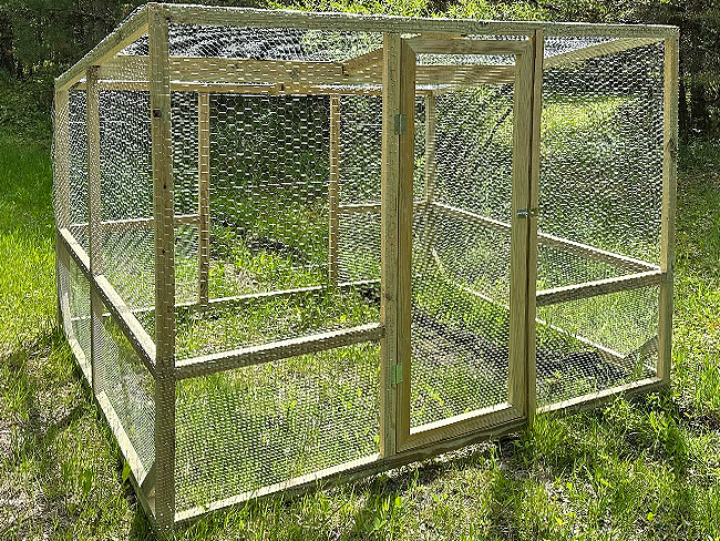 run/pen with 6’ end peak design fully wrapped 1” hex galvanized poultry wire & 1/2" hardware cloth